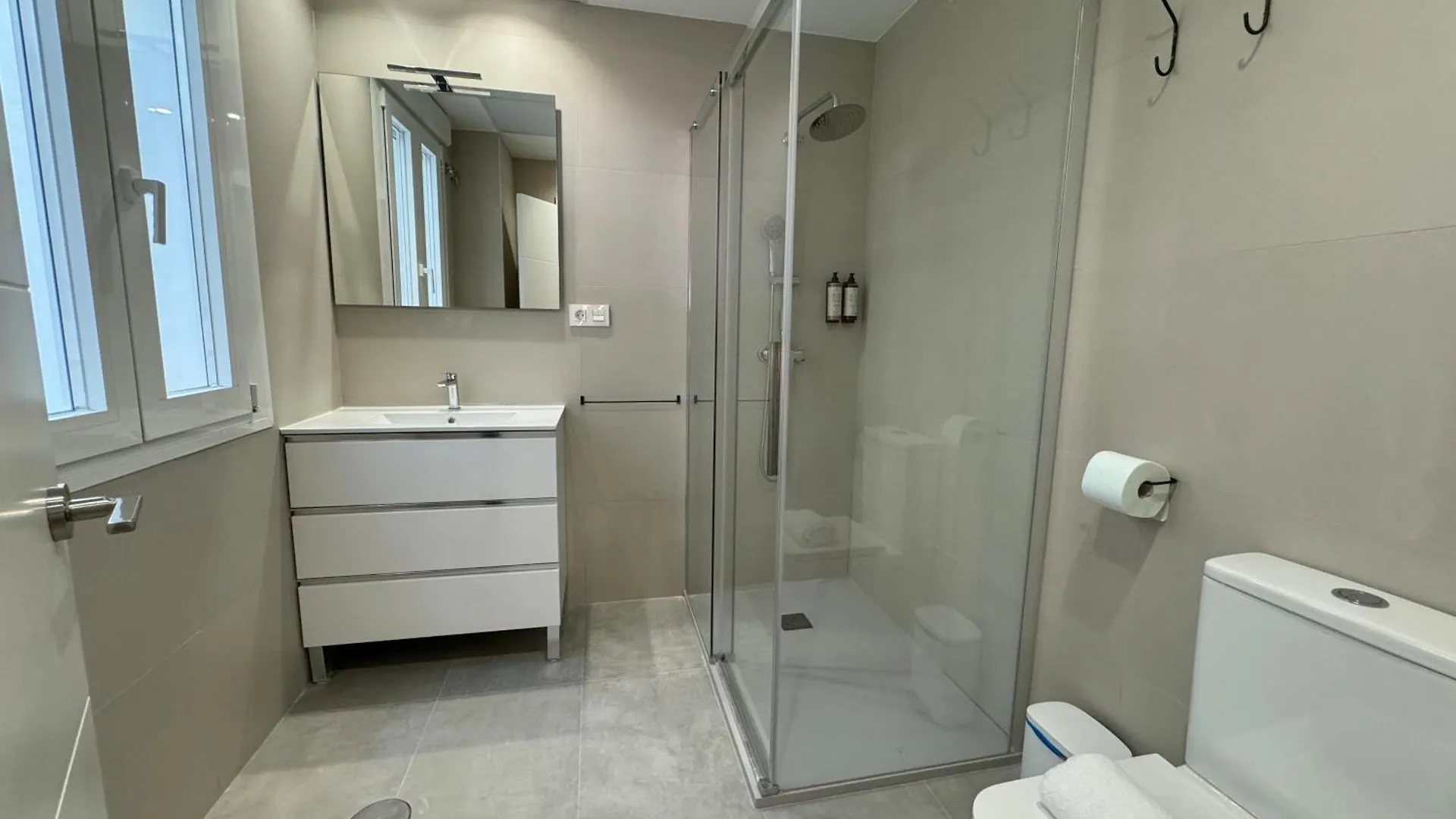 Navas 101 Cosmopolitan Loft Apartment Granada