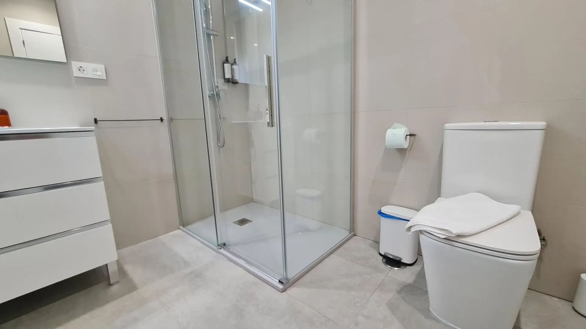 Navas 101 Cosmopolitan Loft Apartment Granada