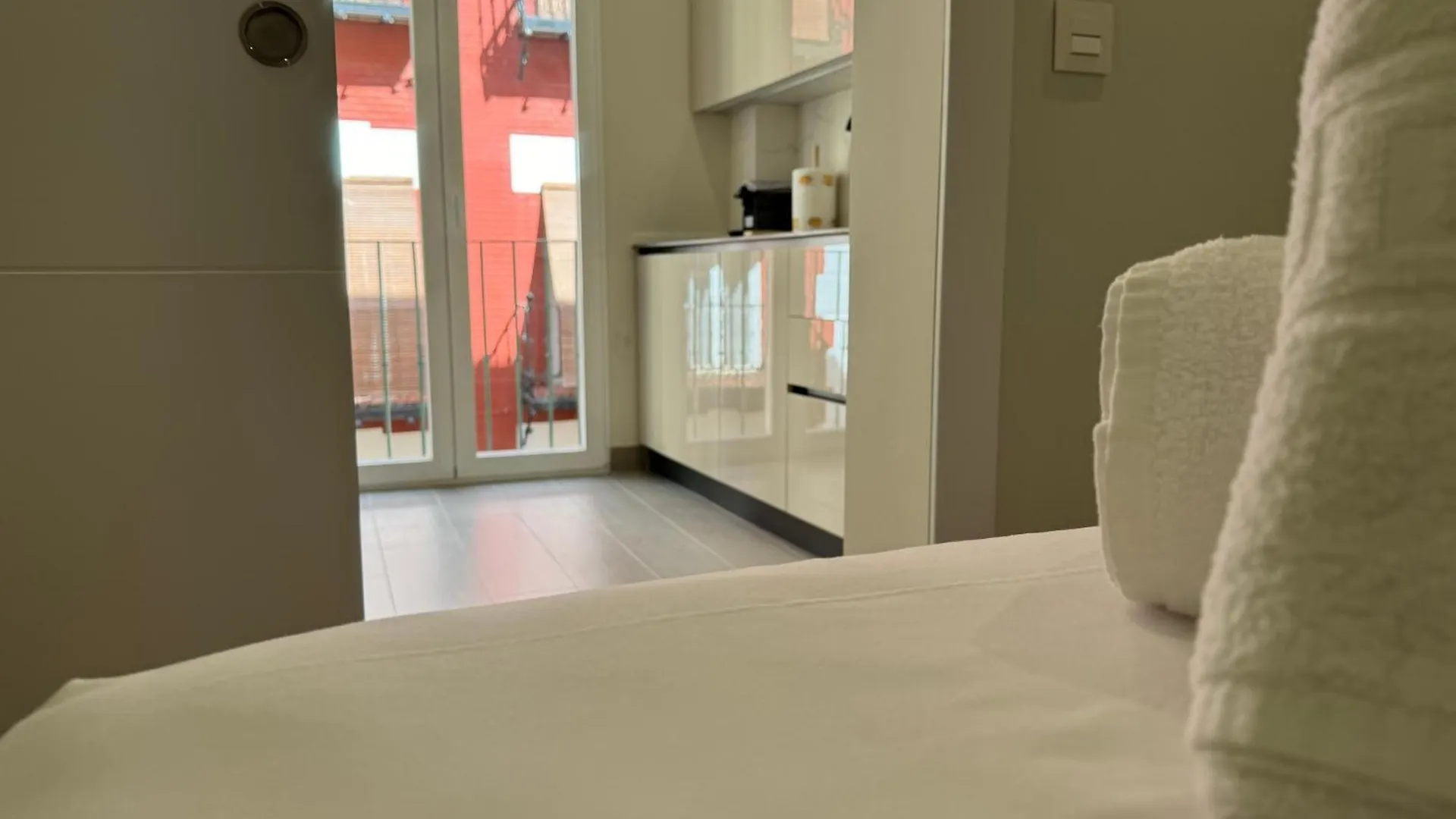 Navas 101 Cosmopolitan Loft Apartment Granada