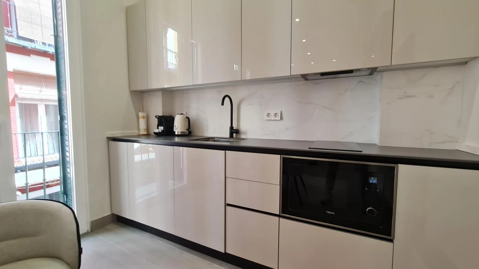 Navas 101 Cosmopolitan Loft Apartment Granada Spain