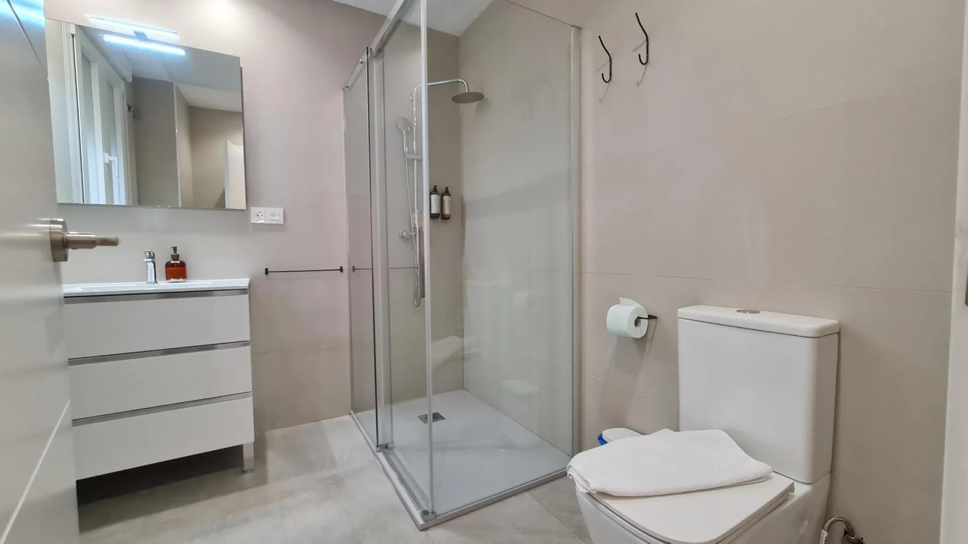 Navas 101 Cosmopolitan Loft Apartment Granada